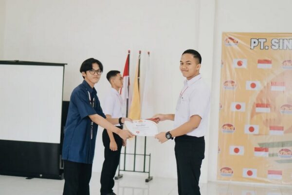 foto kegiatan siswa - wisuda (Sotsugyoushiki)(3)